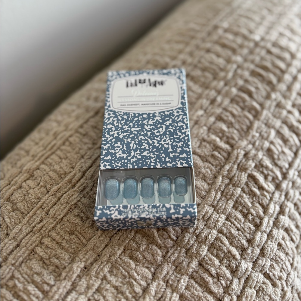Red Aspen | Nail Dashes